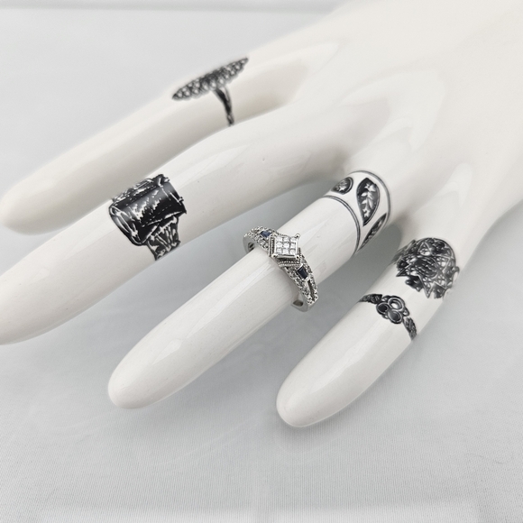 10k White Gold Engagement/Promise Ring with Natural Diamonds & Sapphire - Picture 8 of 9